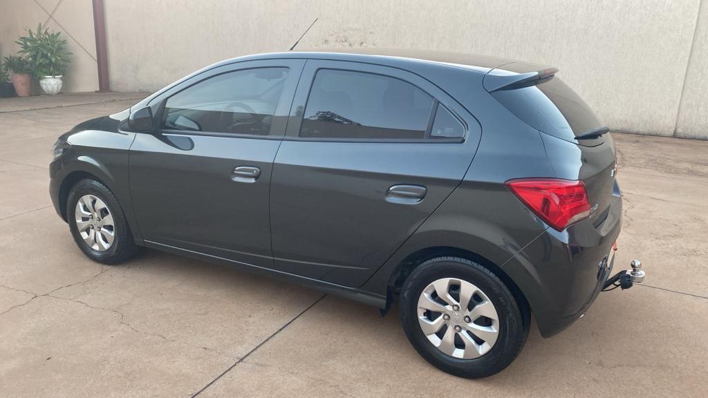 CHEVROLET Onix Hatch - Foto