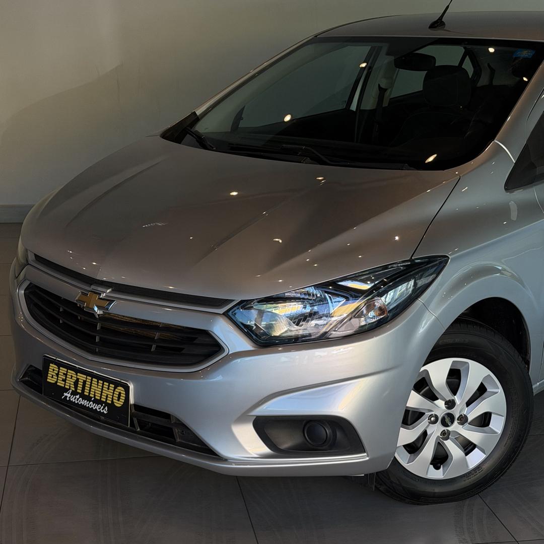 CHEVROLET Onix Hatch - Foto