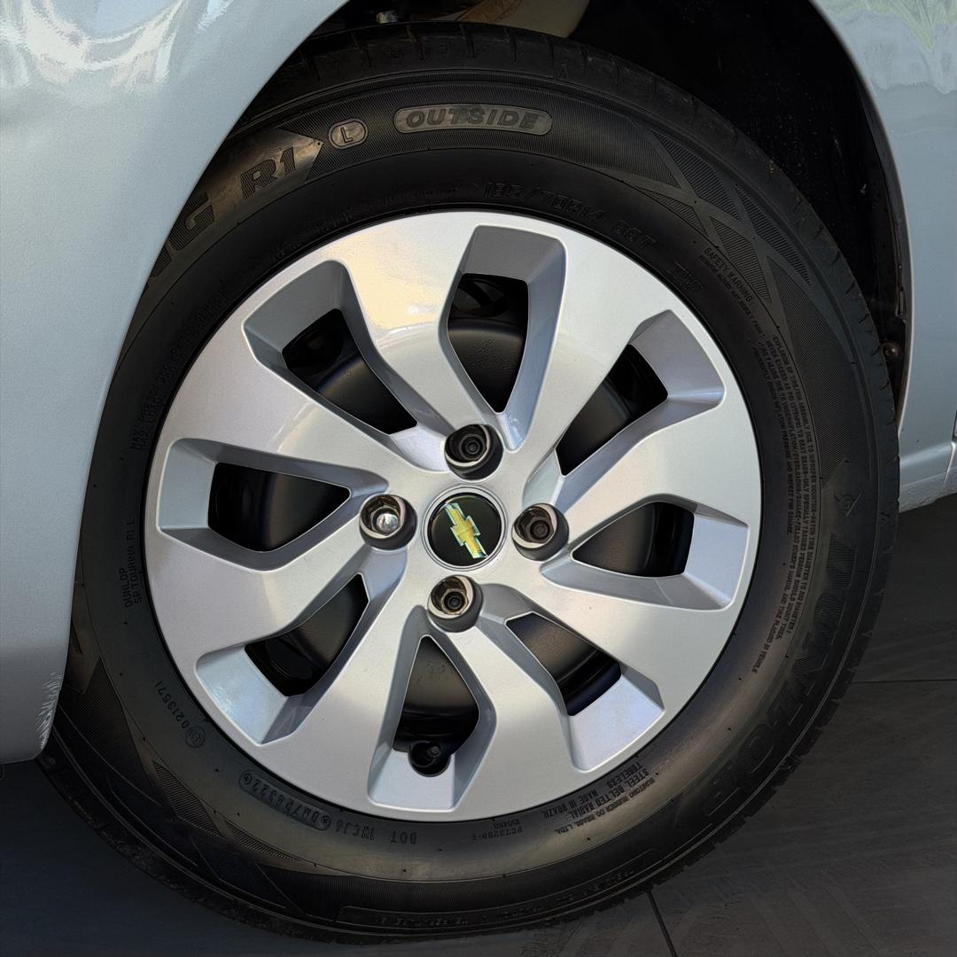 CHEVROLET Onix Hatch - Foto