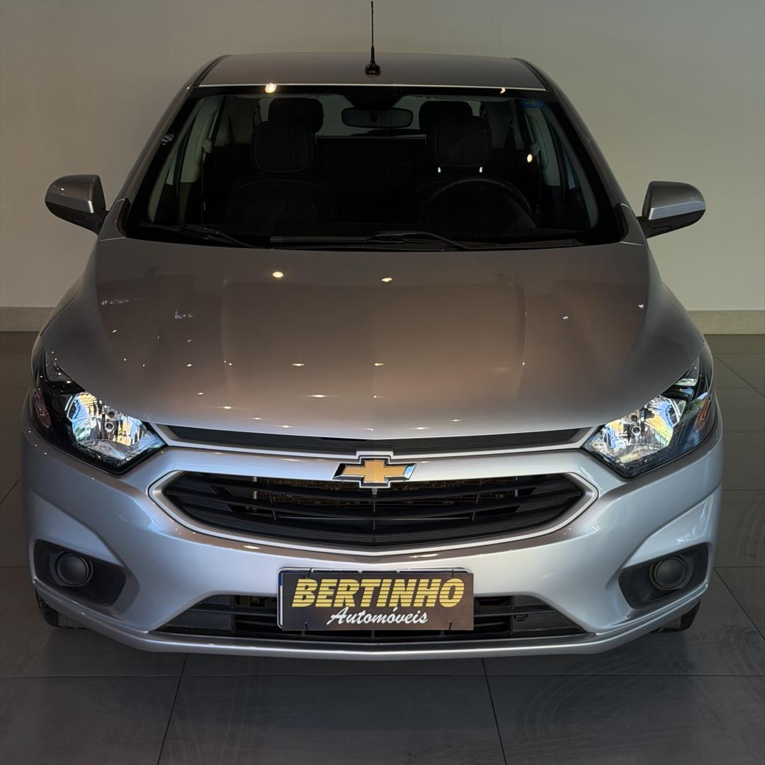 CHEVROLET Onix Hatch - Foto