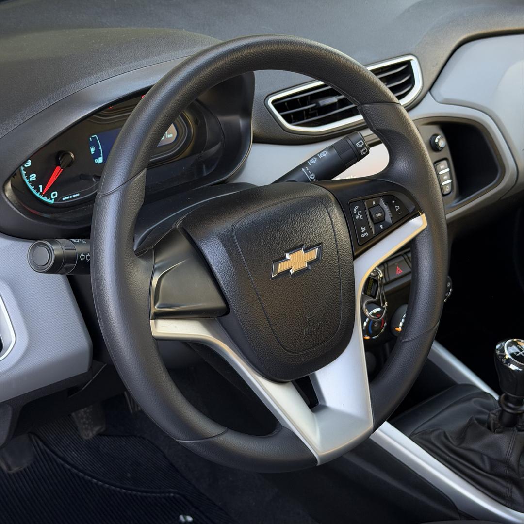 CHEVROLET Onix Hatch - Foto