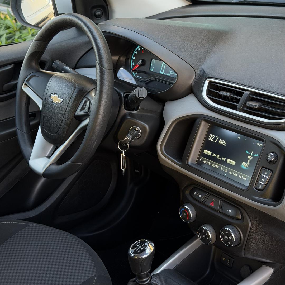CHEVROLET Onix Hatch - Foto