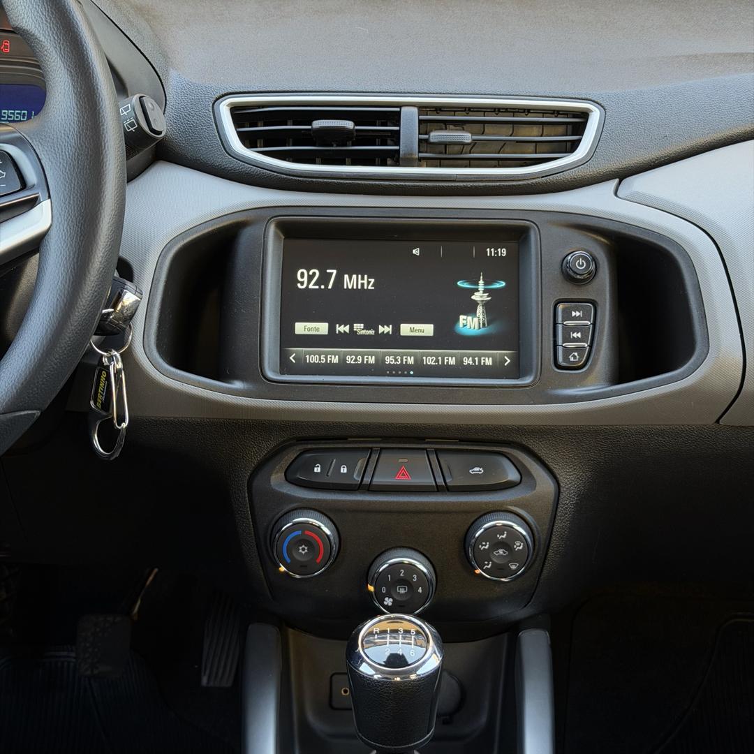 CHEVROLET Onix Hatch - Foto