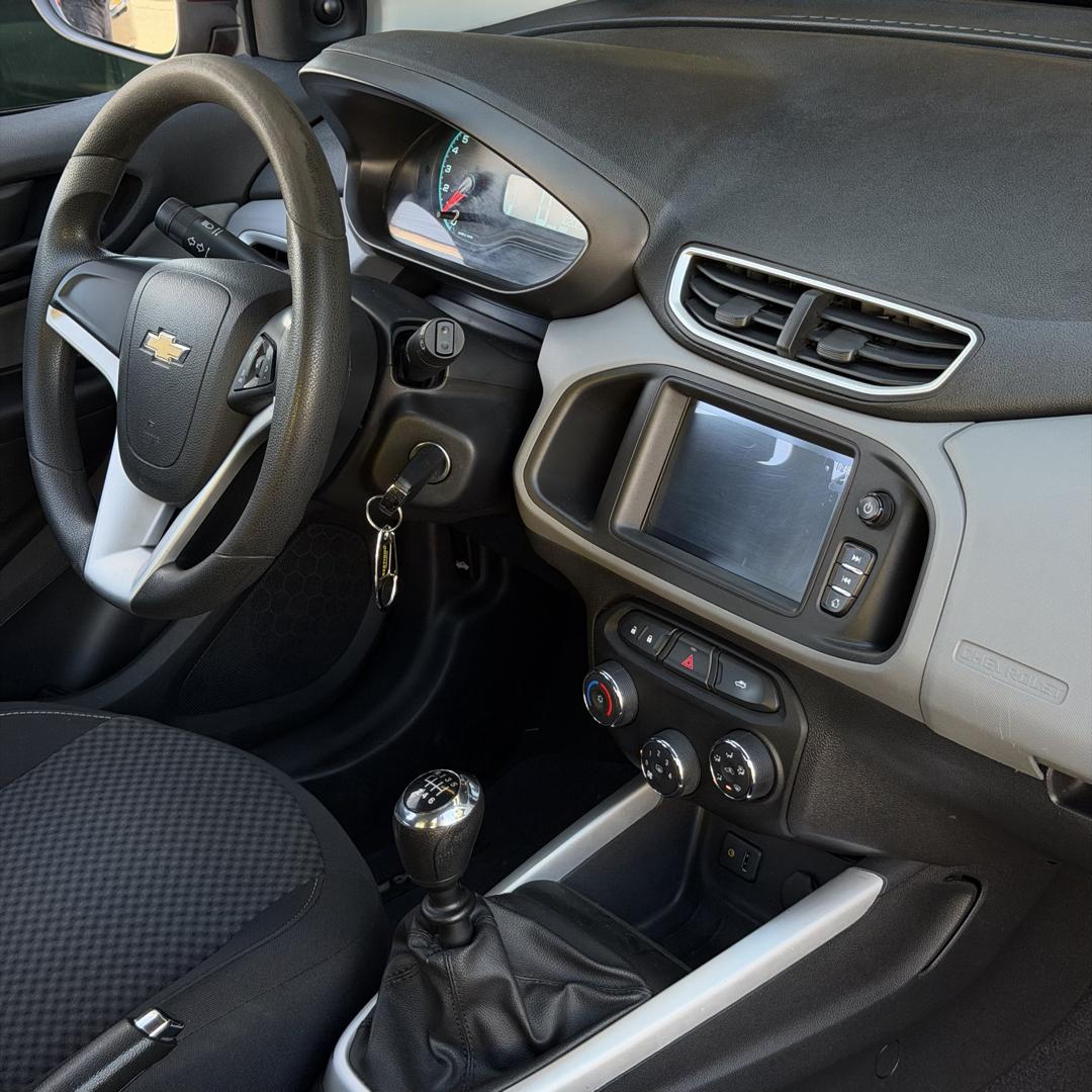 CHEVROLET Onix Hatch - Foto