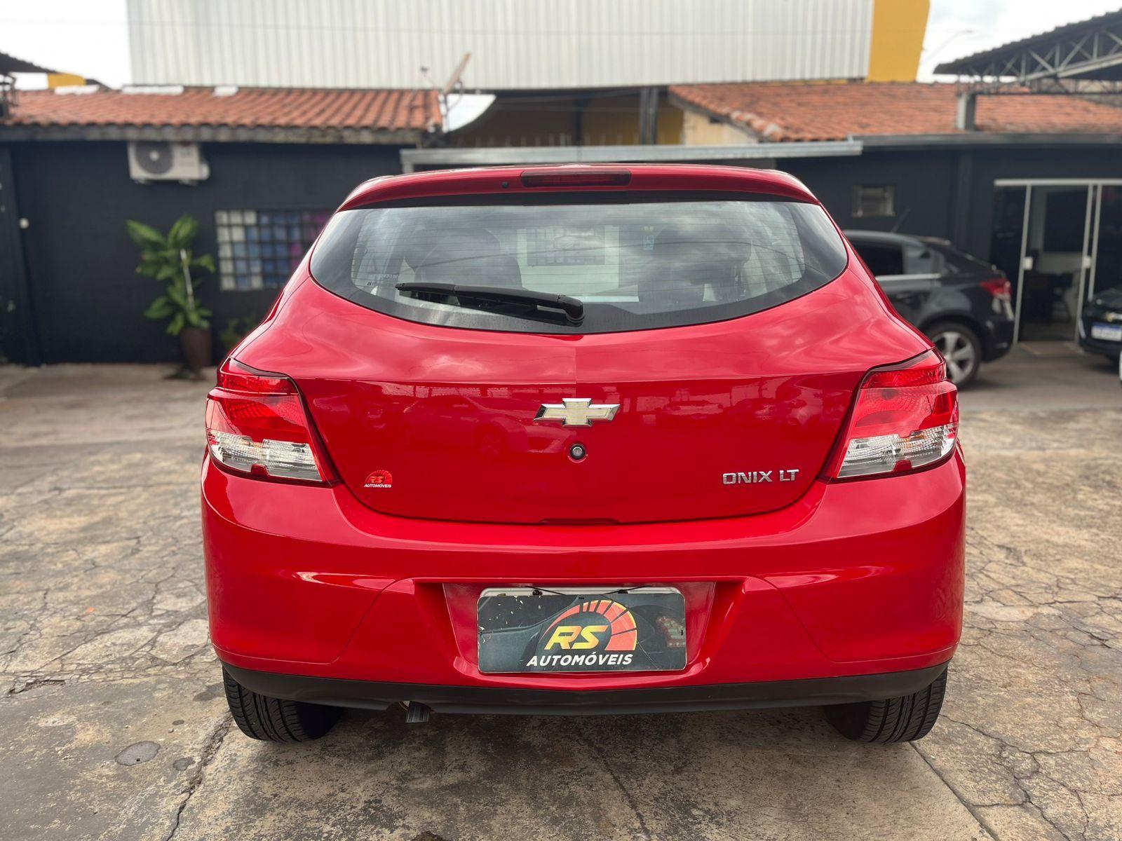 CHEVROLET Onix Hatch - Foto