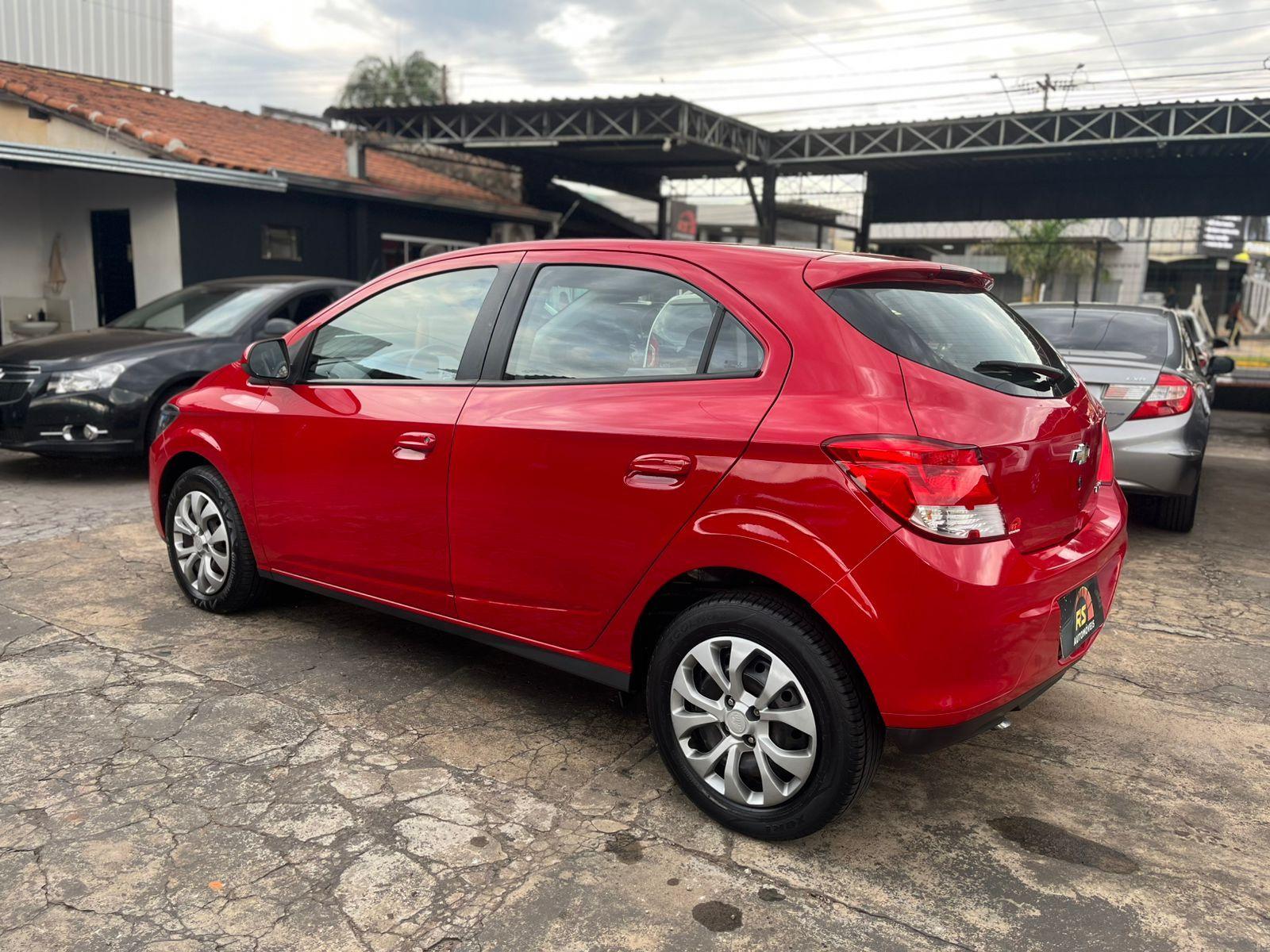 CHEVROLET Onix Hatch - Foto