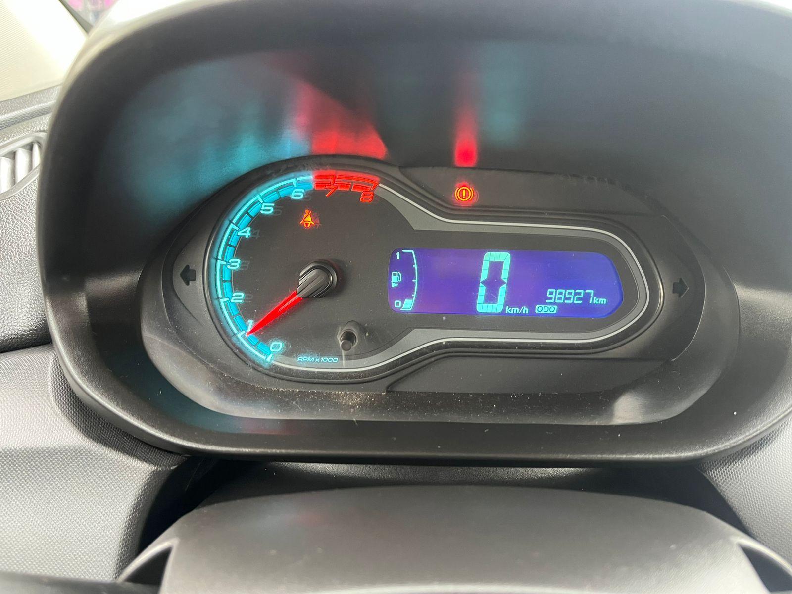 CHEVROLET Onix Hatch - Foto