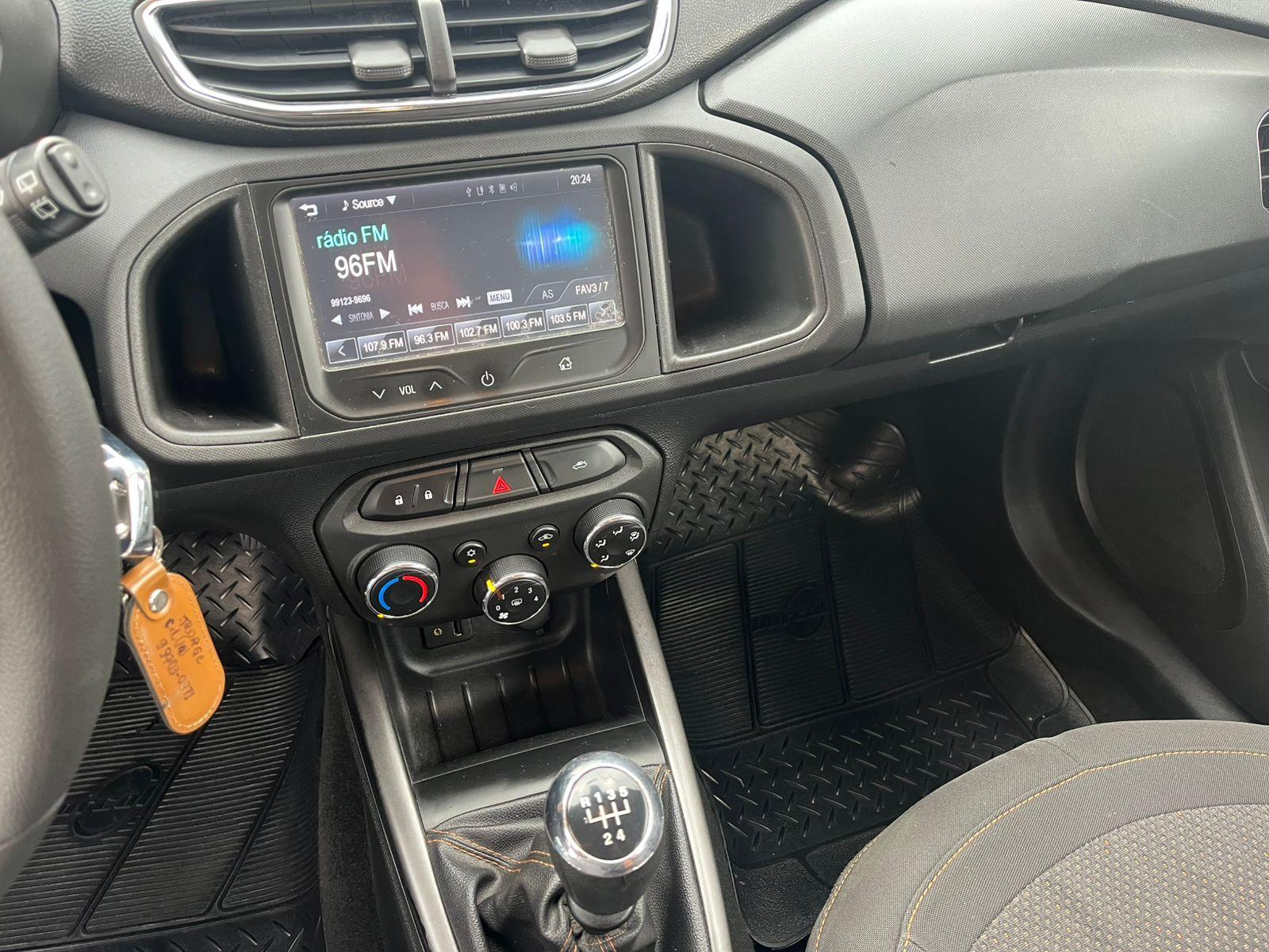 CHEVROLET Onix Hatch - Foto