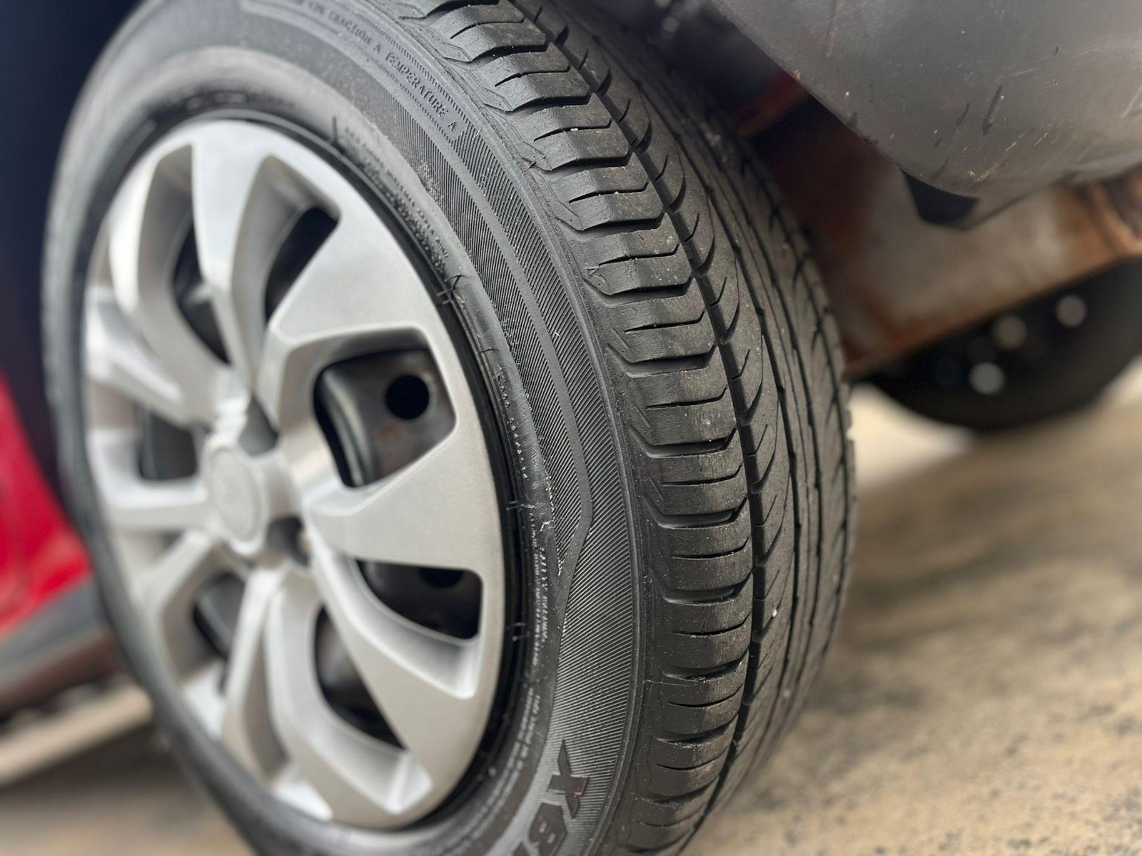 CHEVROLET Onix Hatch - Foto