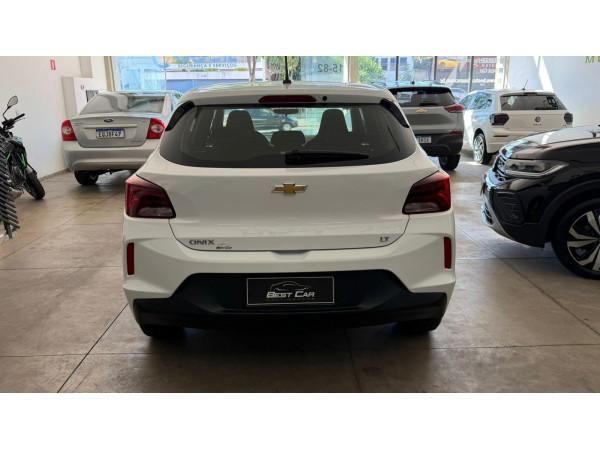 CHEVROLET Onix Hatch - Foto