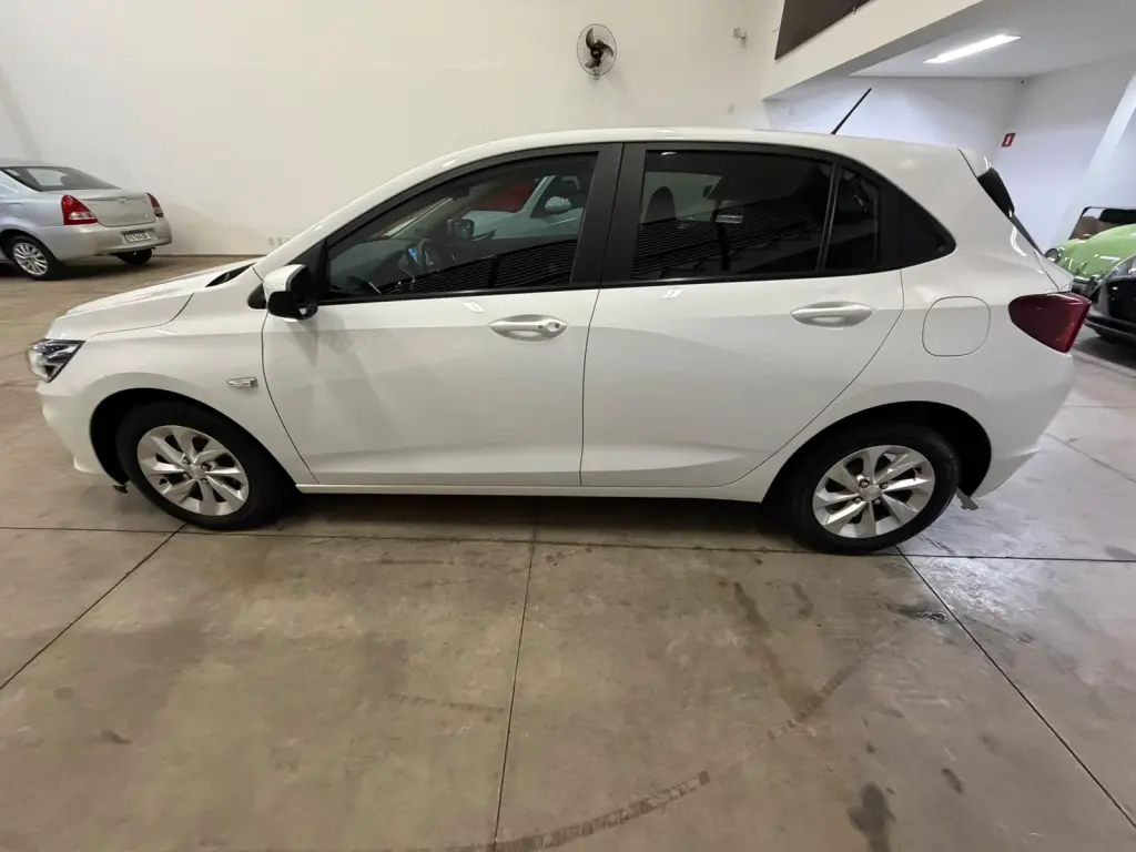 CHEVROLET Onix Hatch - Foto