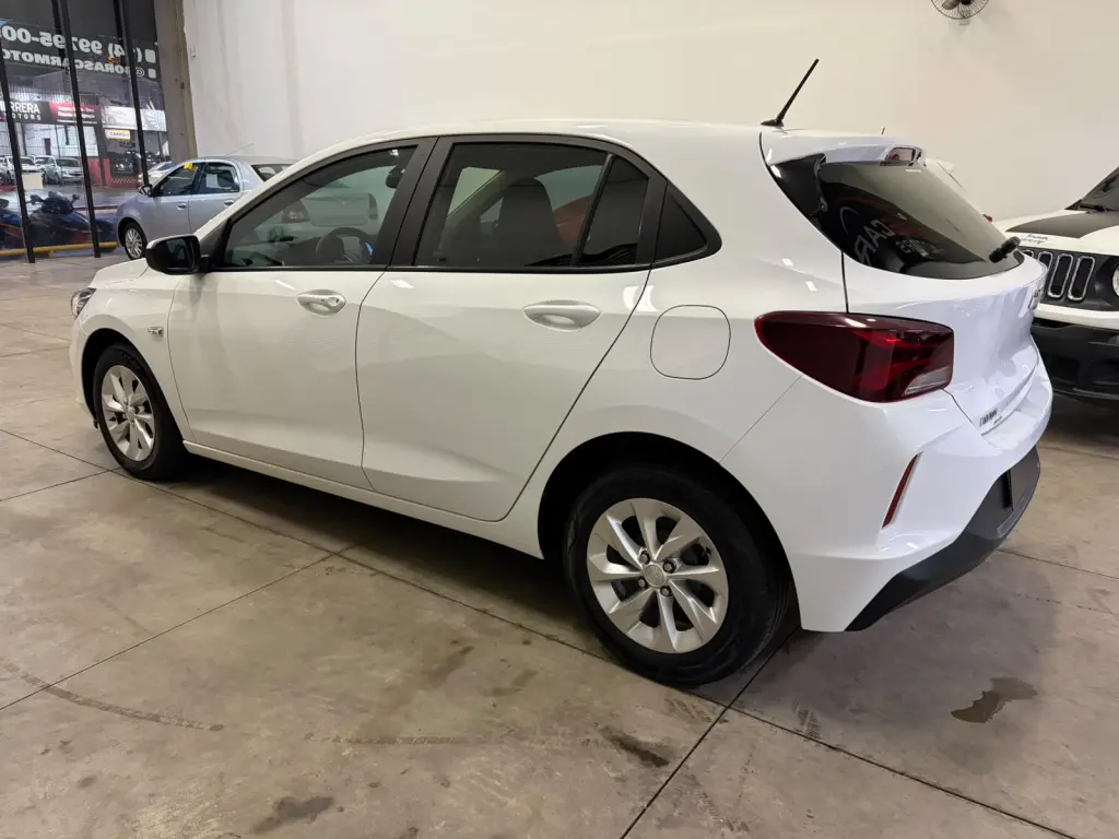 CHEVROLET Onix Hatch - Foto