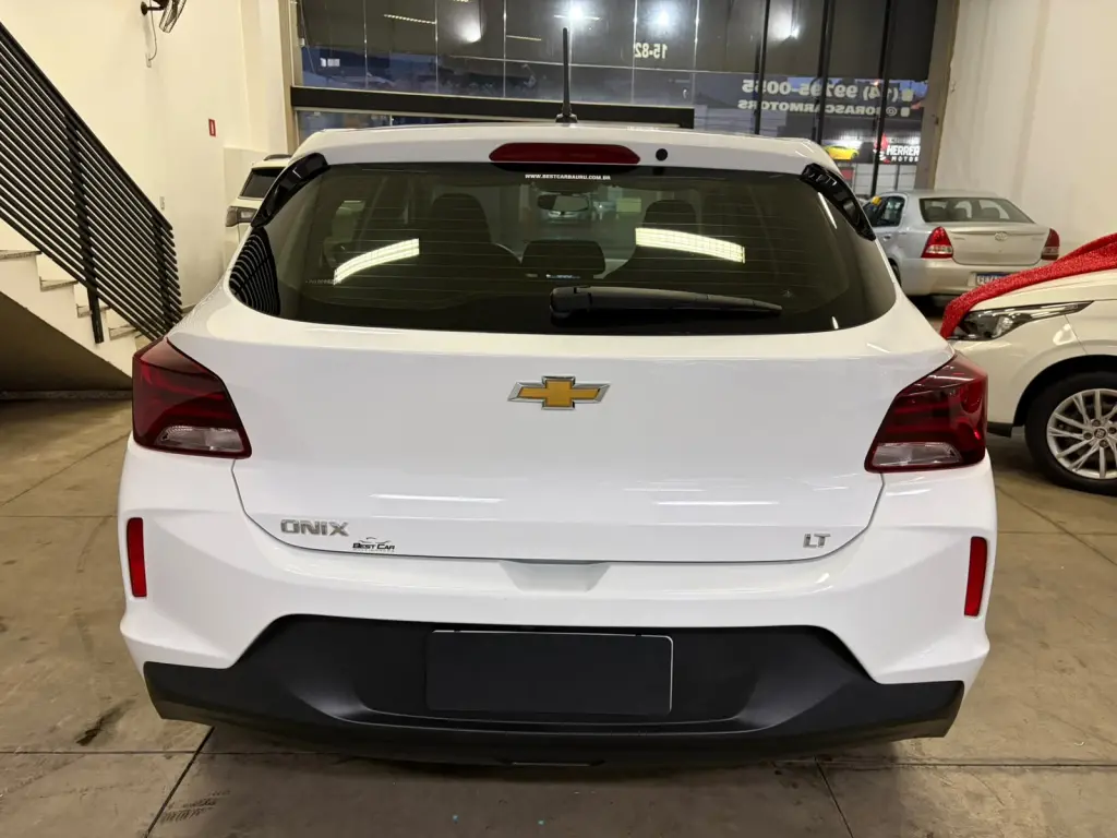 CHEVROLET Onix Hatch - Foto