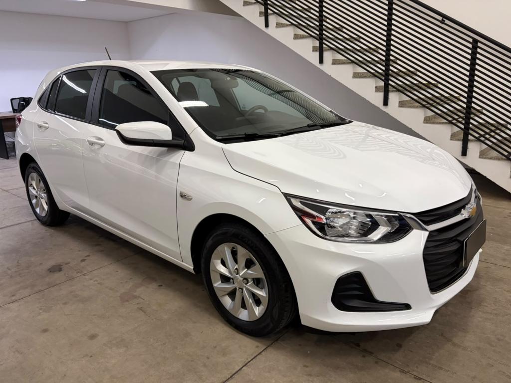 CHEVROLET Onix Hatch - Foto