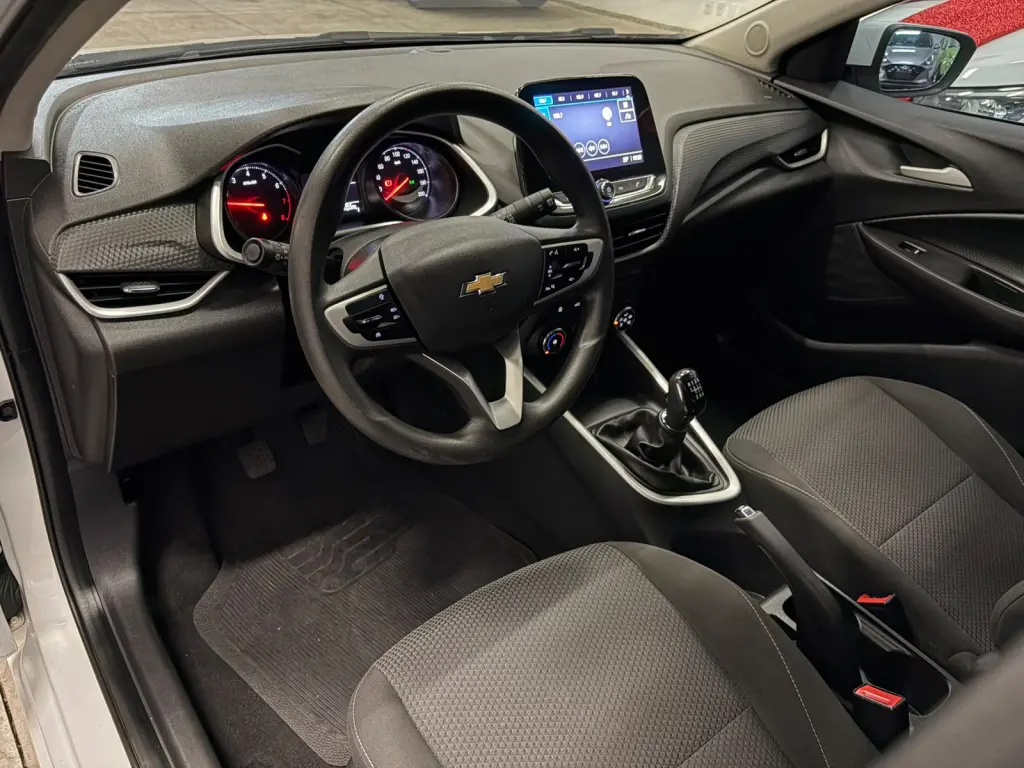 CHEVROLET Onix Hatch - Foto