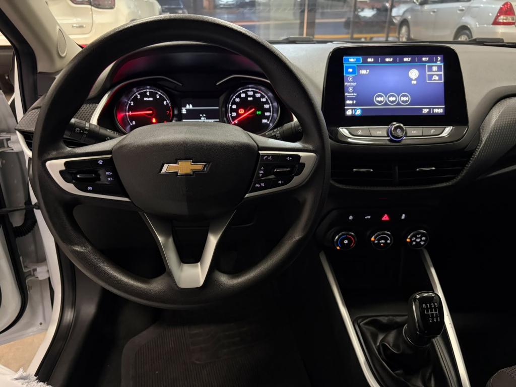 CHEVROLET Onix Hatch - Foto
