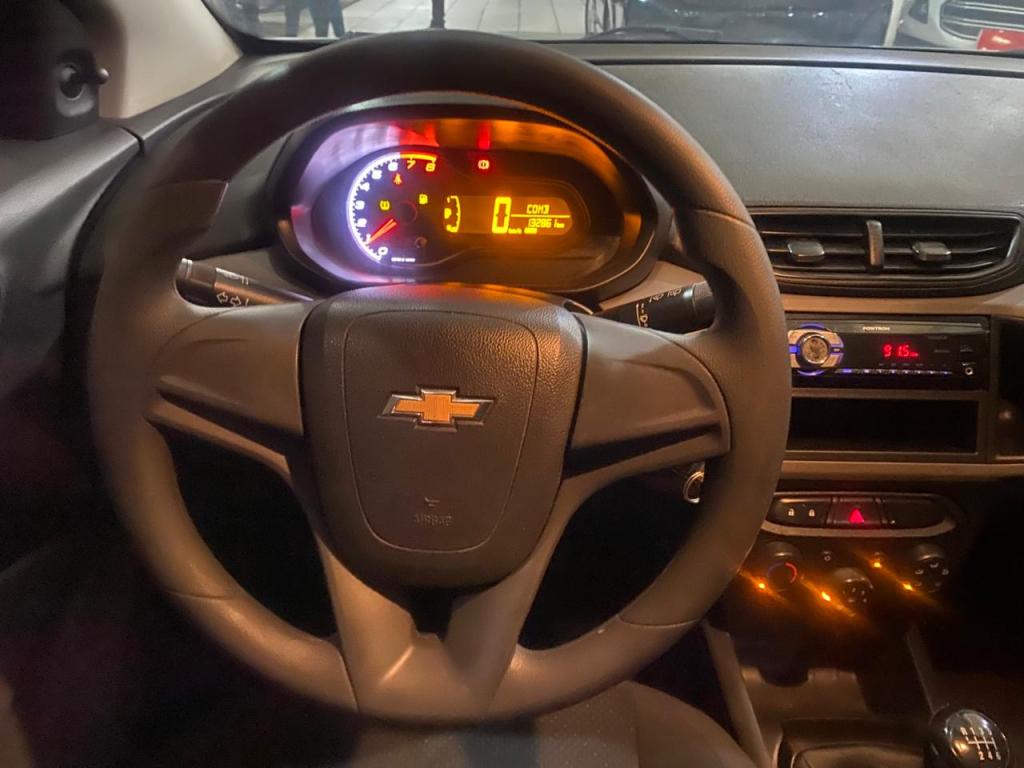 CHEVROLET Onix Hatch - Foto