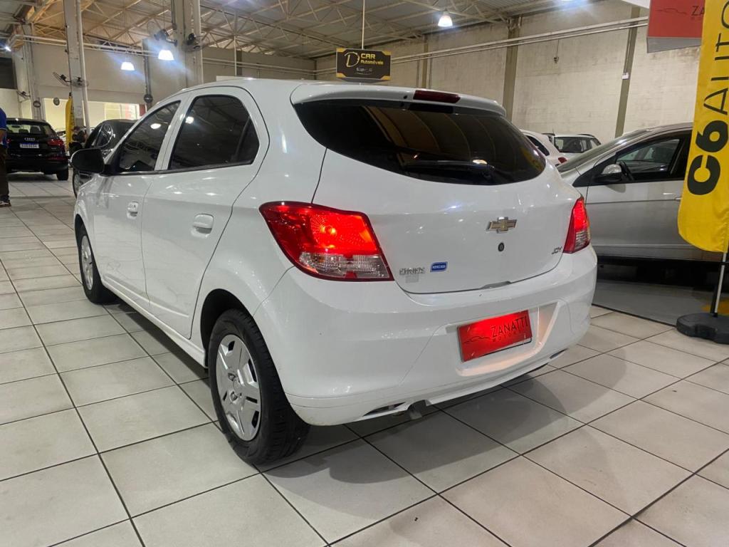 CHEVROLET Onix Hatch - Foto