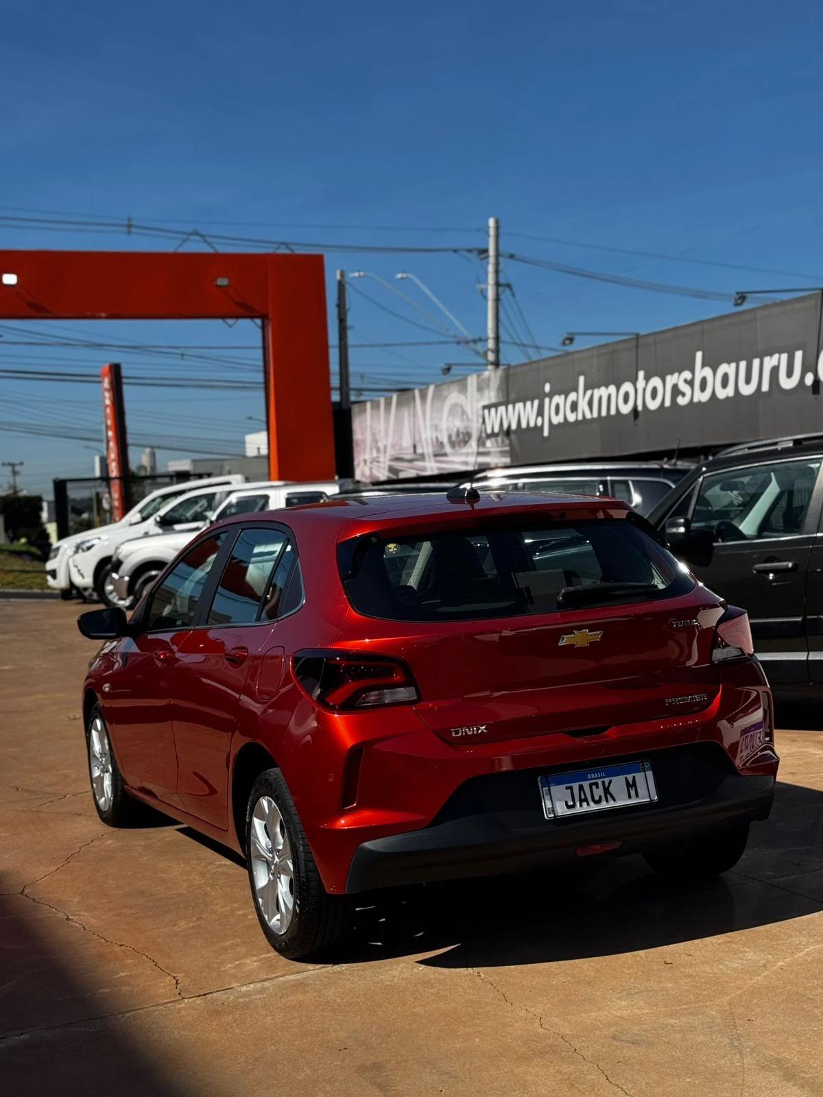 CHEVROLET Onix Hatch - Foto