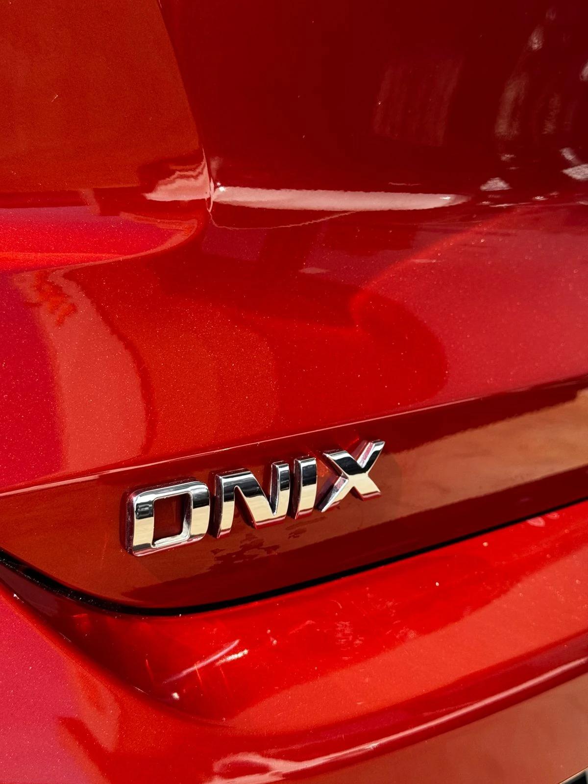 CHEVROLET Onix Hatch - Foto
