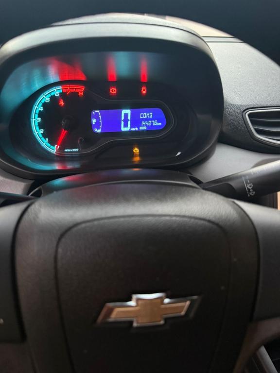 CHEVROLET Onix Hatch - Foto