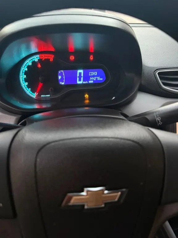 CHEVROLET Onix Hatch - Foto
