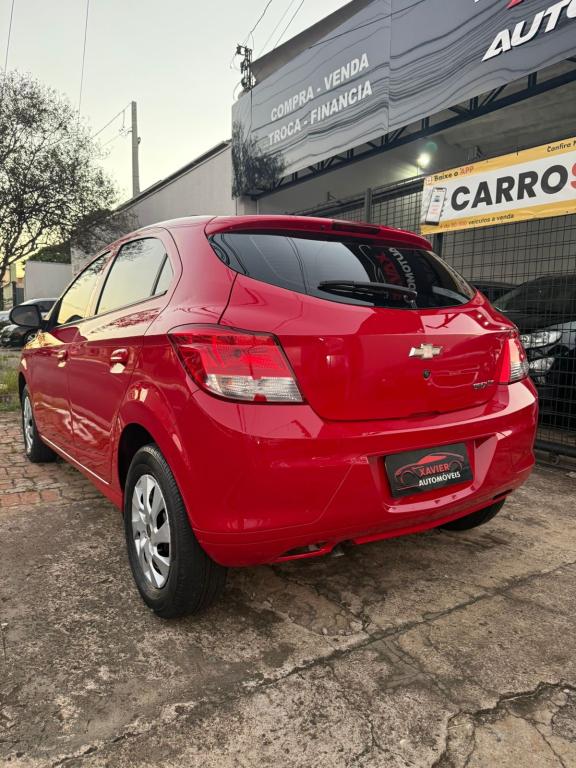 CHEVROLET Onix Hatch - Foto