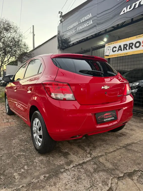CHEVROLET Onix Hatch - Foto