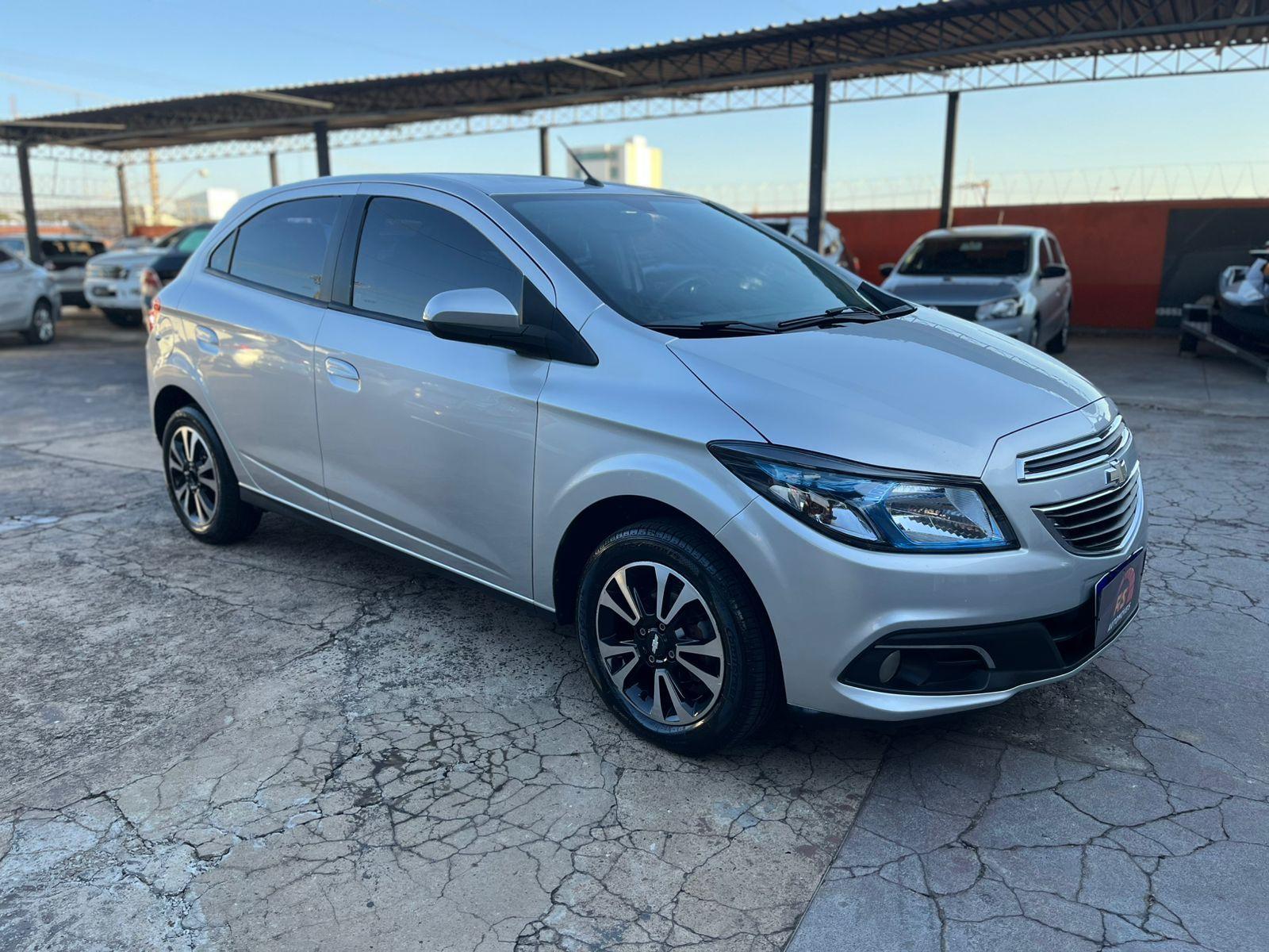 CHEVROLET Onix Hatch - Foto