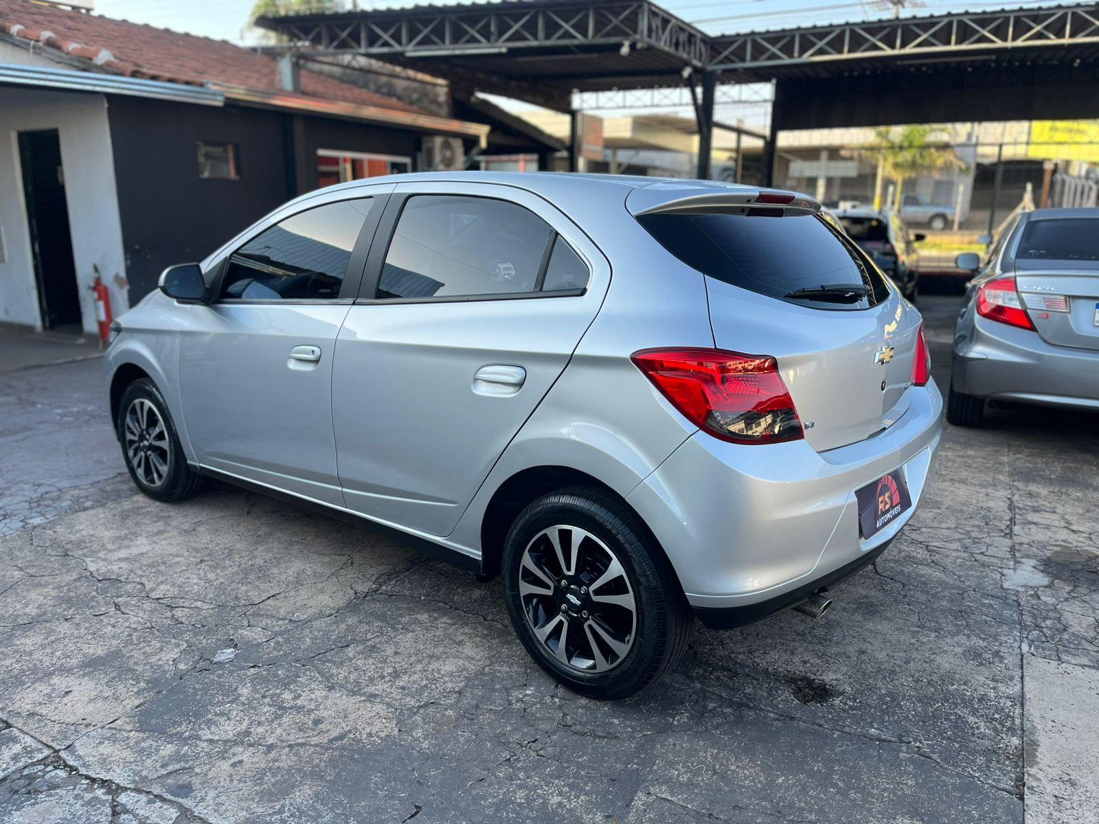 CHEVROLET Onix Hatch - Foto