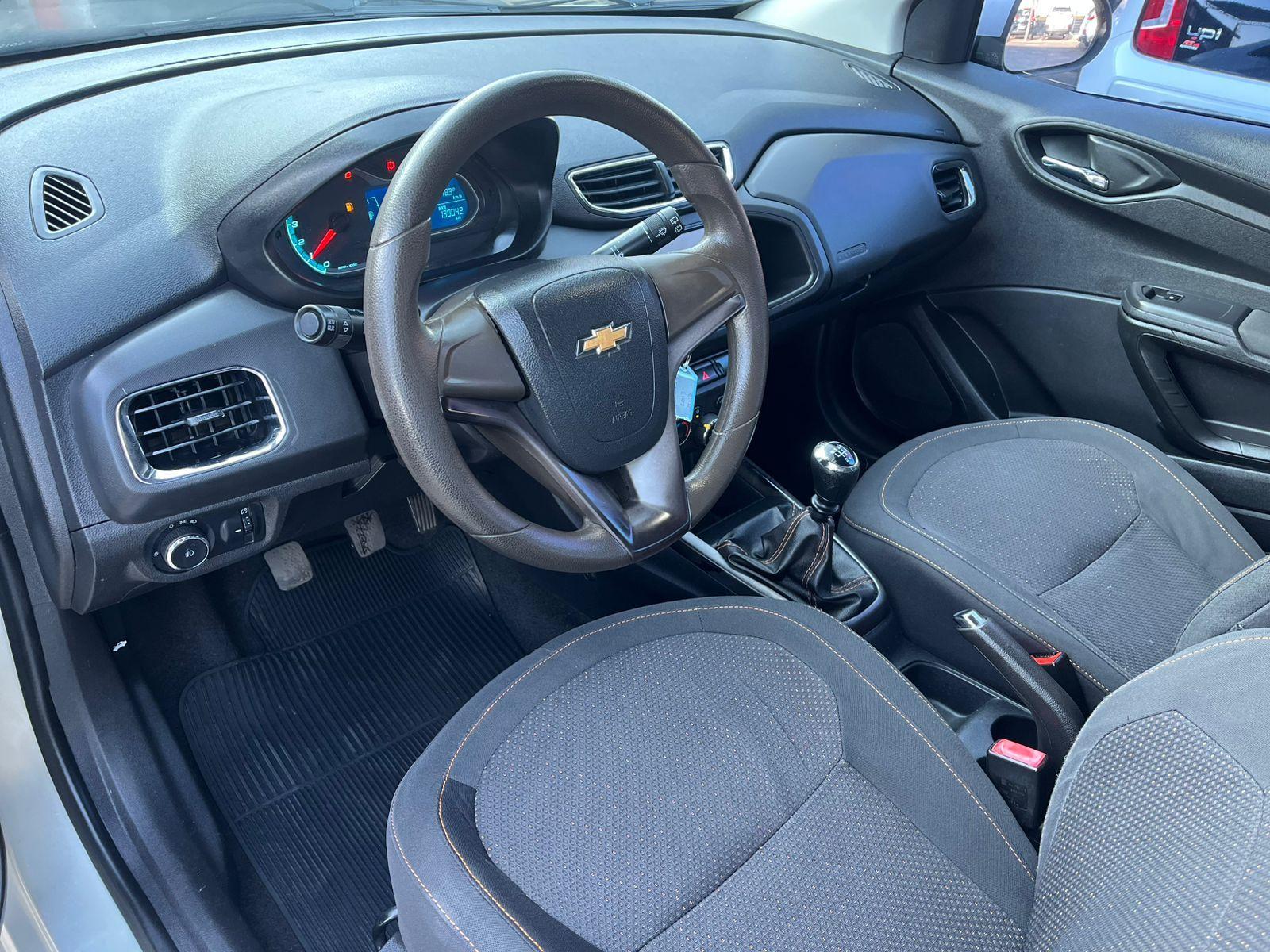 CHEVROLET Onix Hatch - Foto