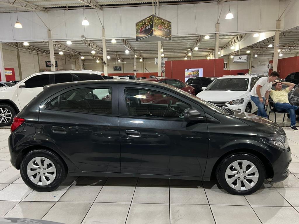 CHEVROLET Onix Hatch - Foto