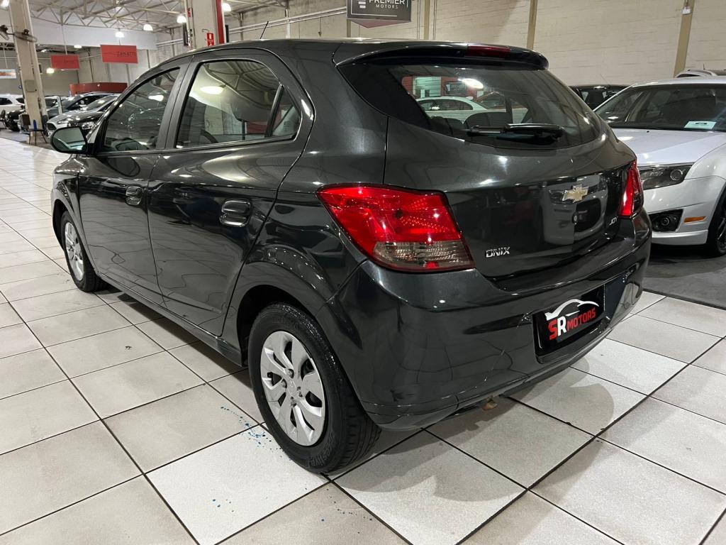 CHEVROLET Onix Hatch - Foto