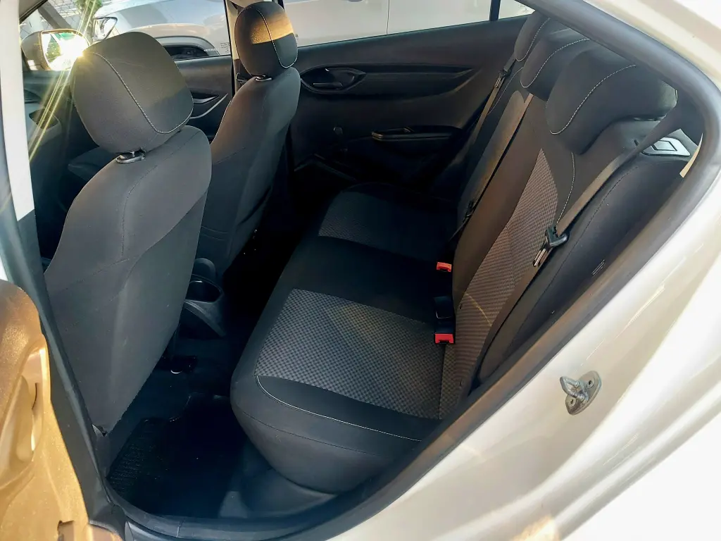 CHEVROLET Onix Hatch - Foto