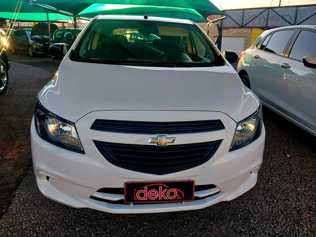 CHEVROLET Onix Hatch - Foto