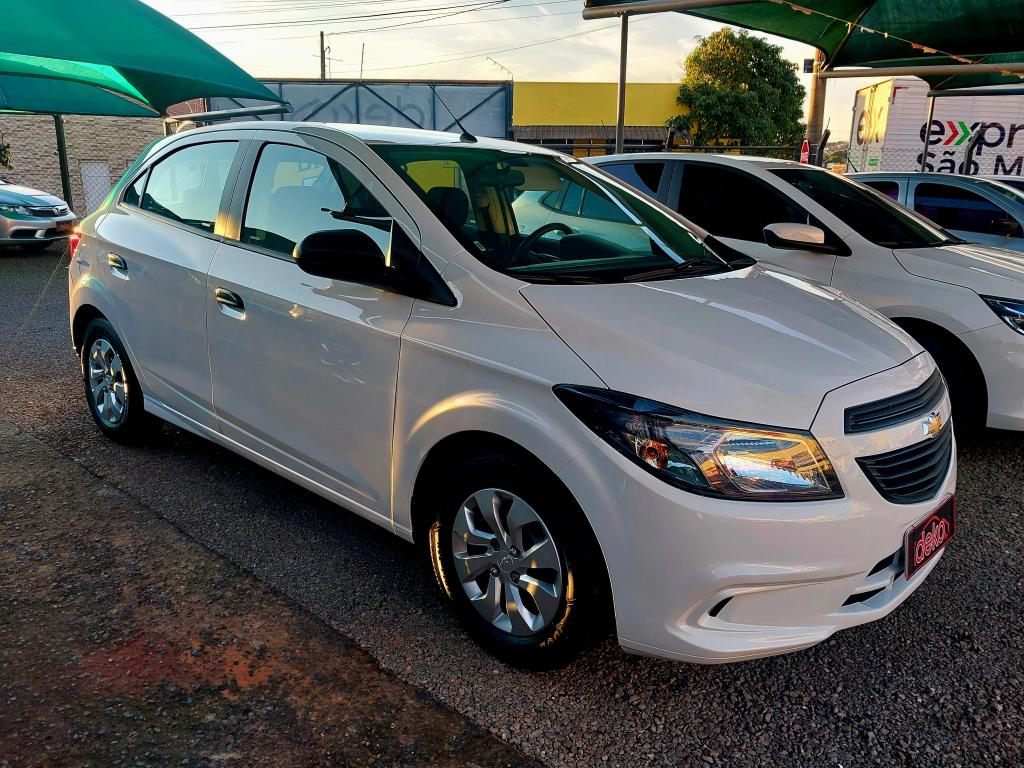 CHEVROLET Onix Hatch - Foto