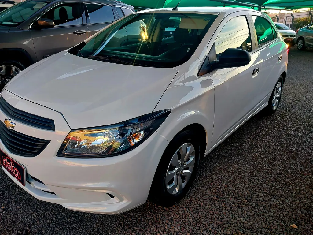 CHEVROLET Onix Hatch - Foto