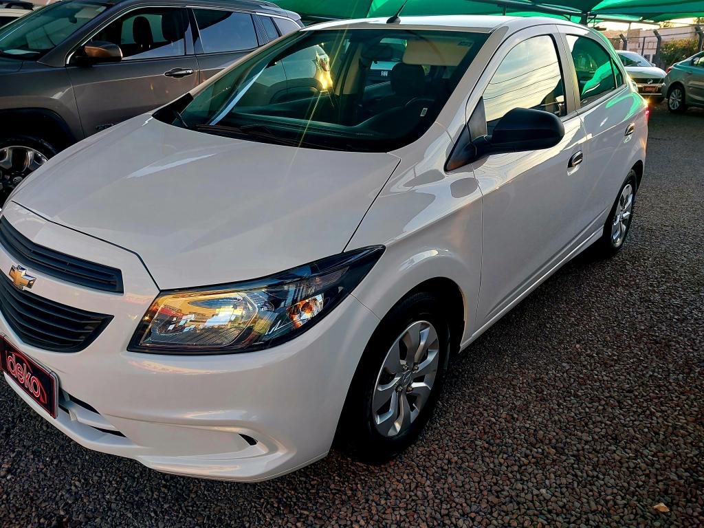 CHEVROLET Onix Hatch - Foto