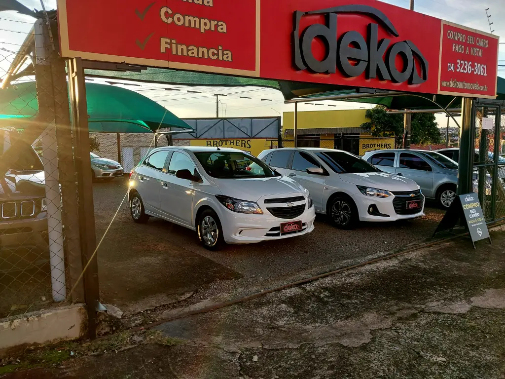 CHEVROLET Onix Hatch - Foto