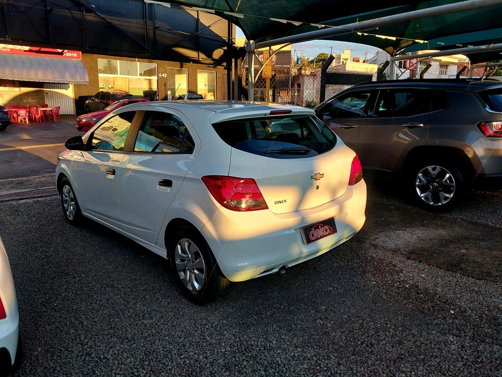 CHEVROLET Onix Hatch - Foto