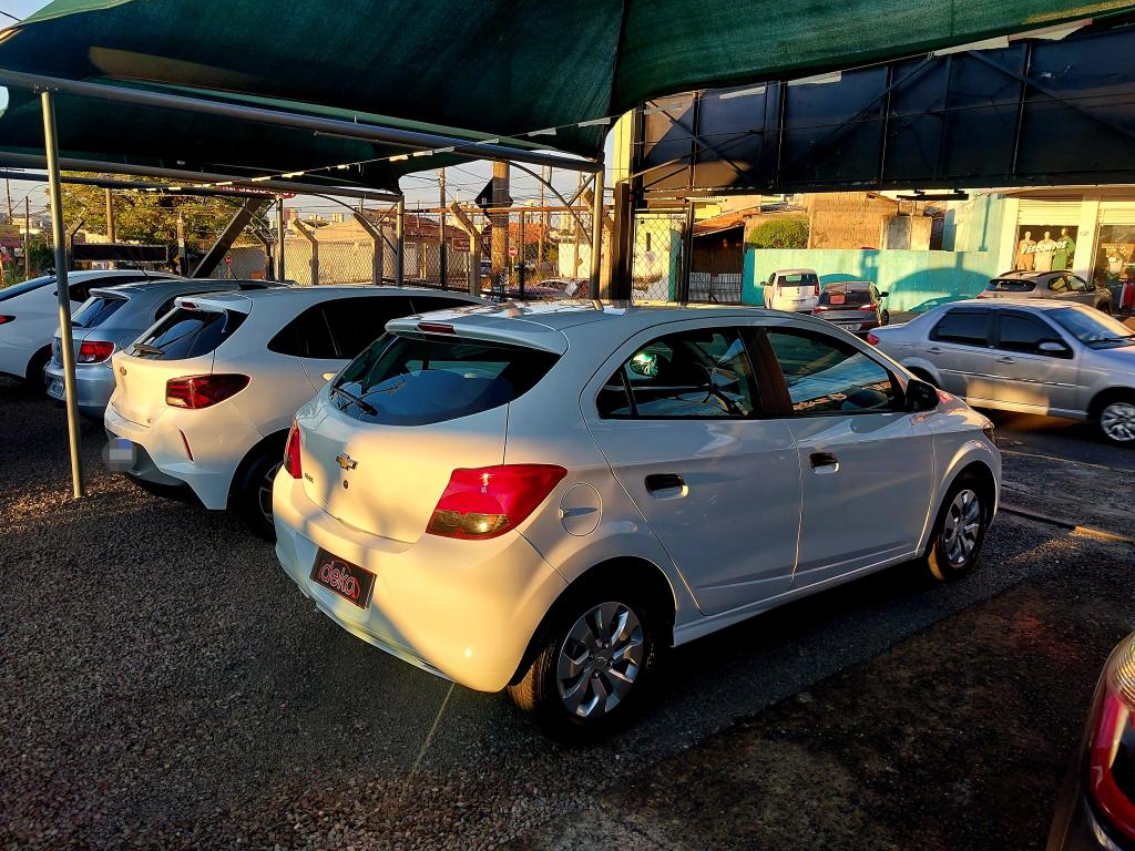 CHEVROLET Onix Hatch - Foto