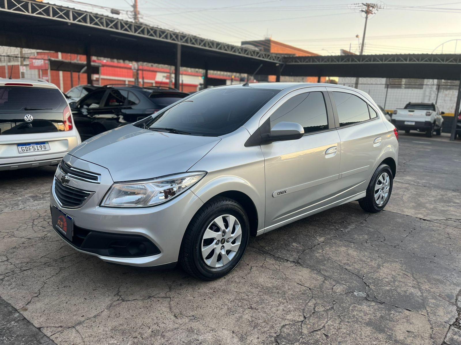 CHEVROLET Onix Hatch