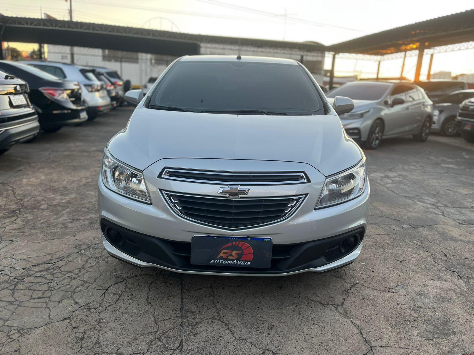 CHEVROLET Onix Hatch - Foto
