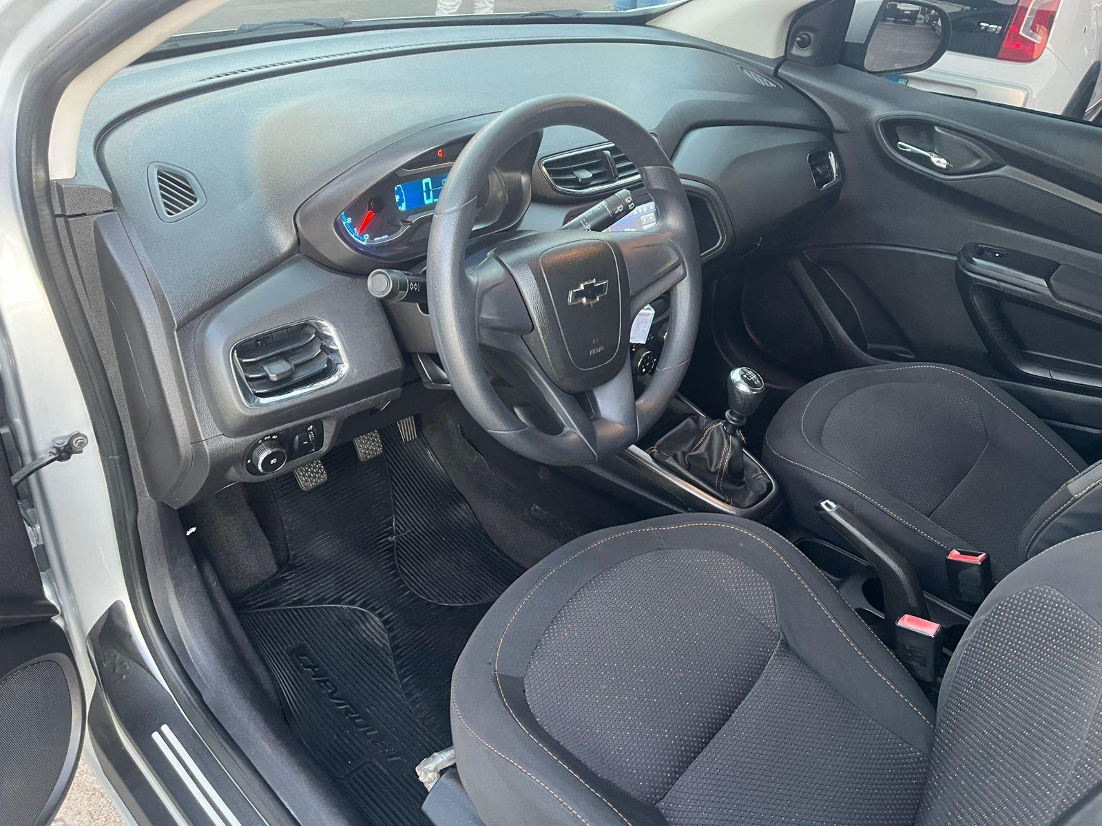 CHEVROLET Onix Hatch - Foto