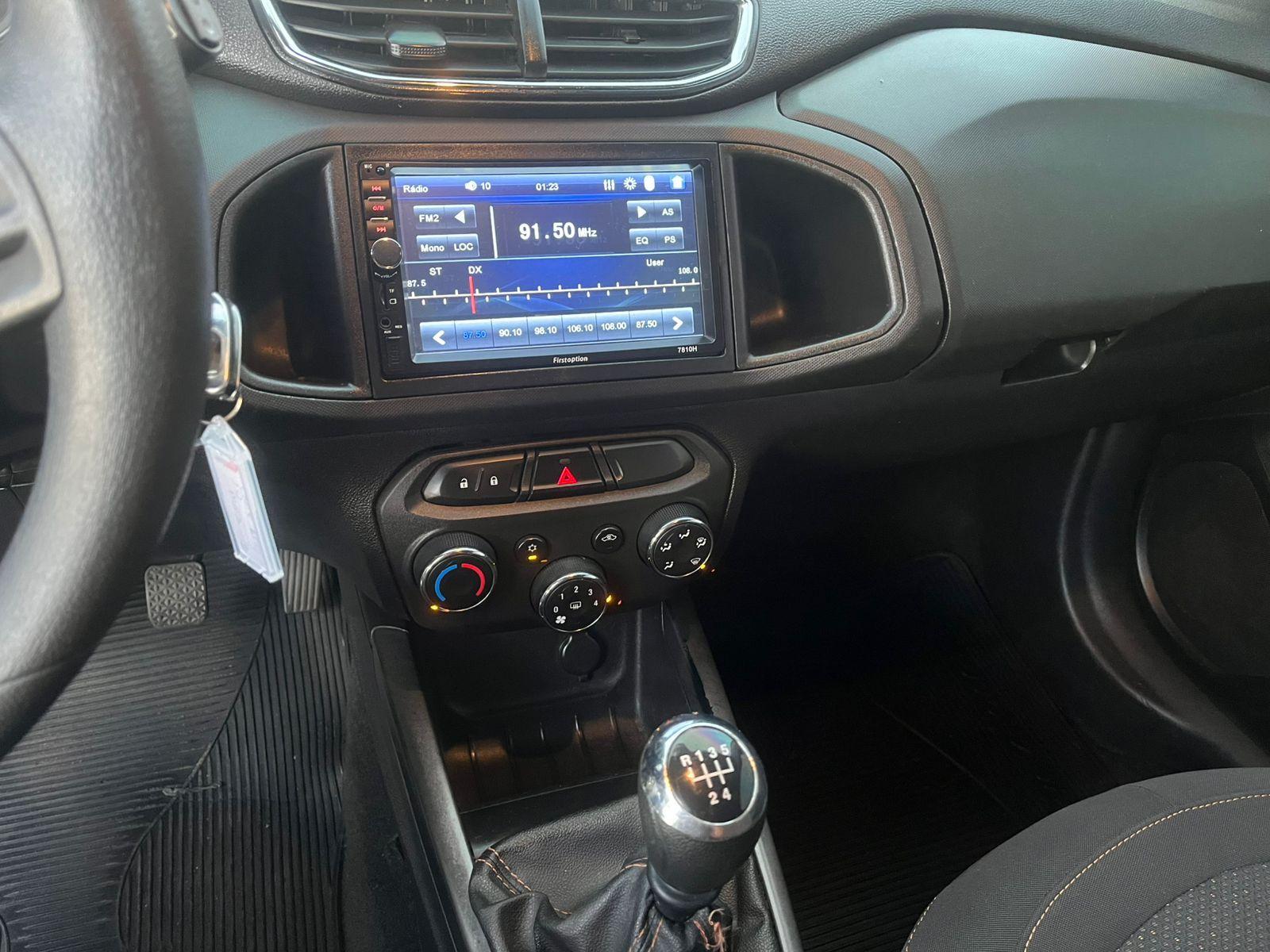 CHEVROLET Onix Hatch - Foto