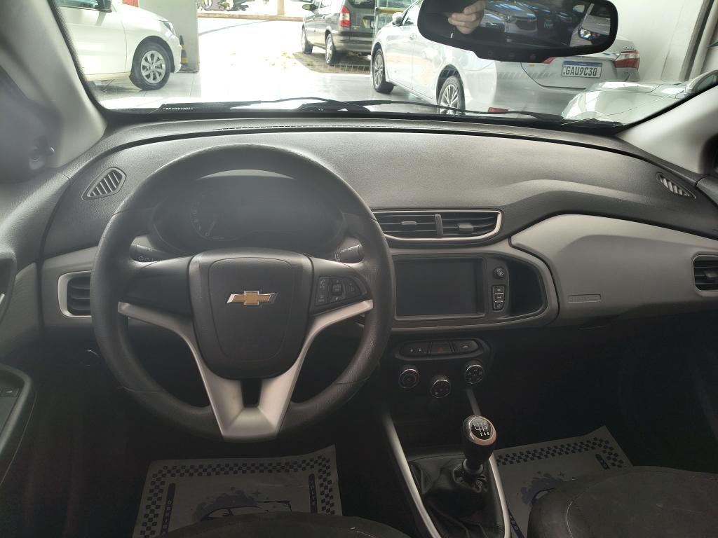 CHEVROLET Onix Hatch - Foto