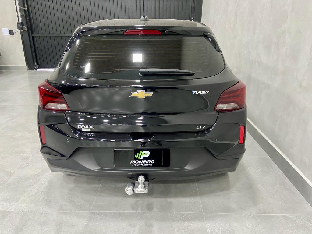 CHEVROLET Onix Hatch - Foto