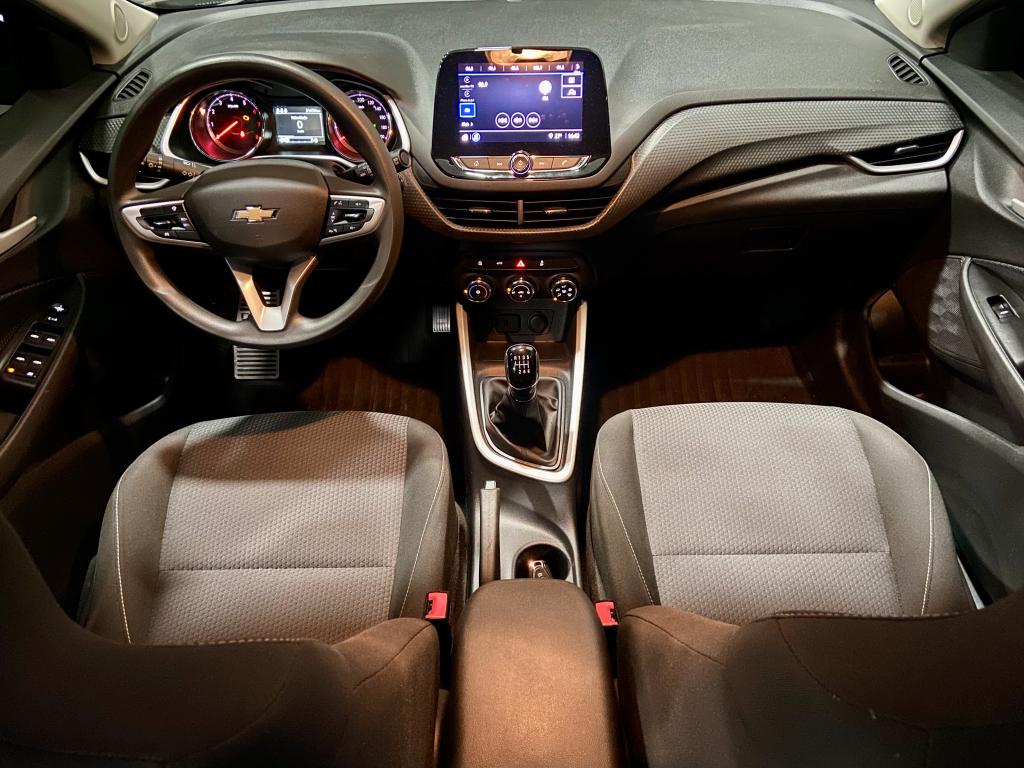 CHEVROLET Onix Hatch - Foto