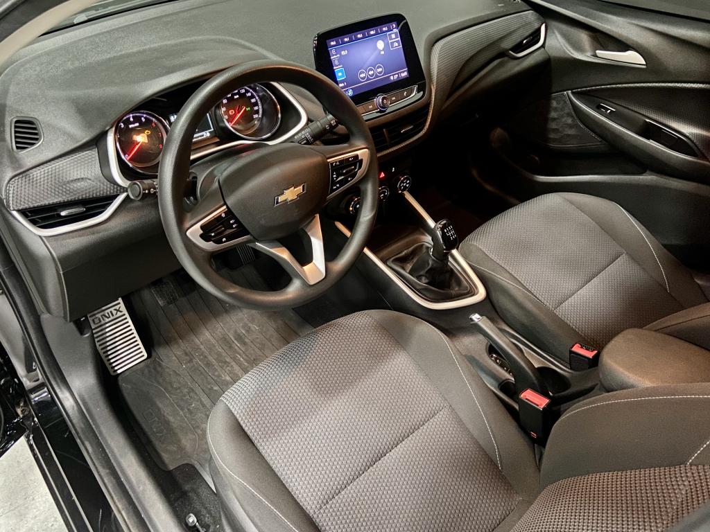 CHEVROLET Onix Hatch - Foto