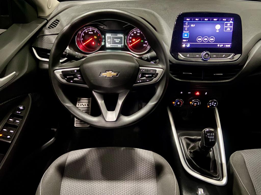 CHEVROLET Onix Hatch - Foto